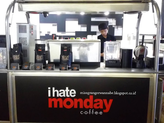 i-hate-monday-coffe-moi-interior-3